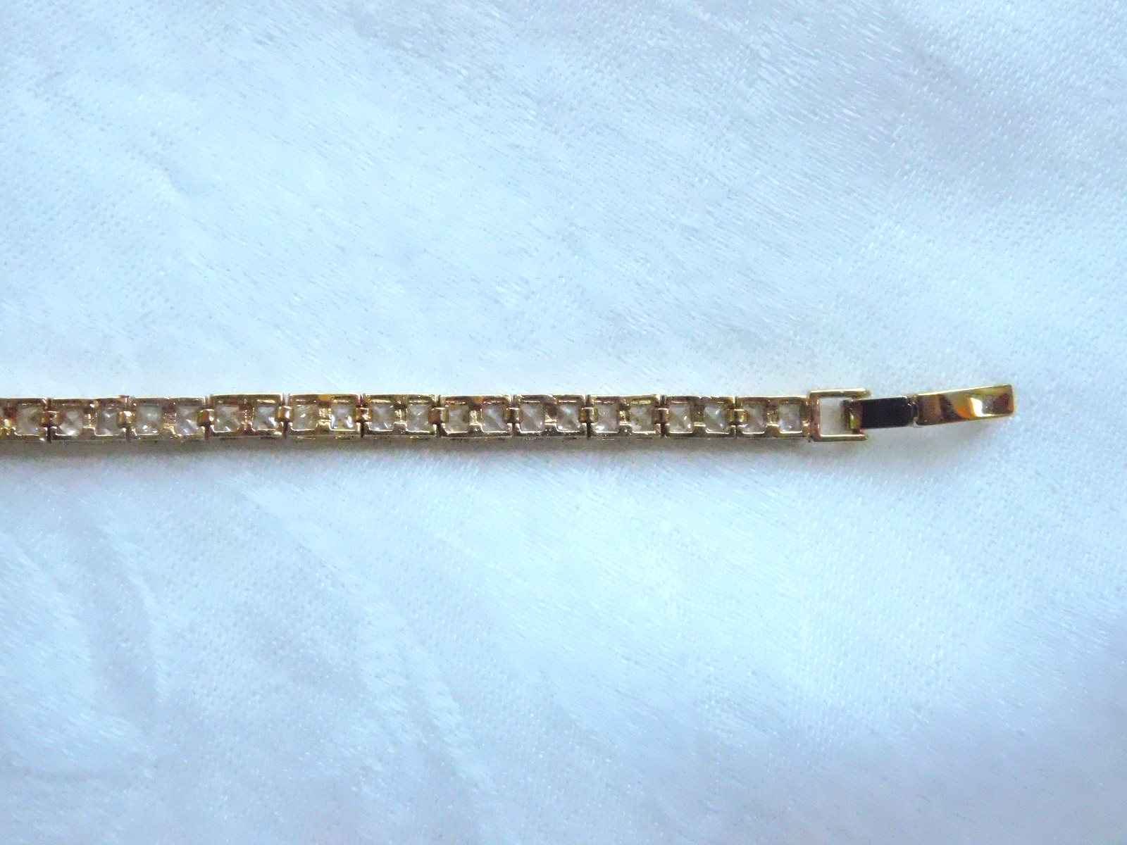 Vintage Gold Tone Tennis Bracelet Channel Set Rhinestones 7 1/4″