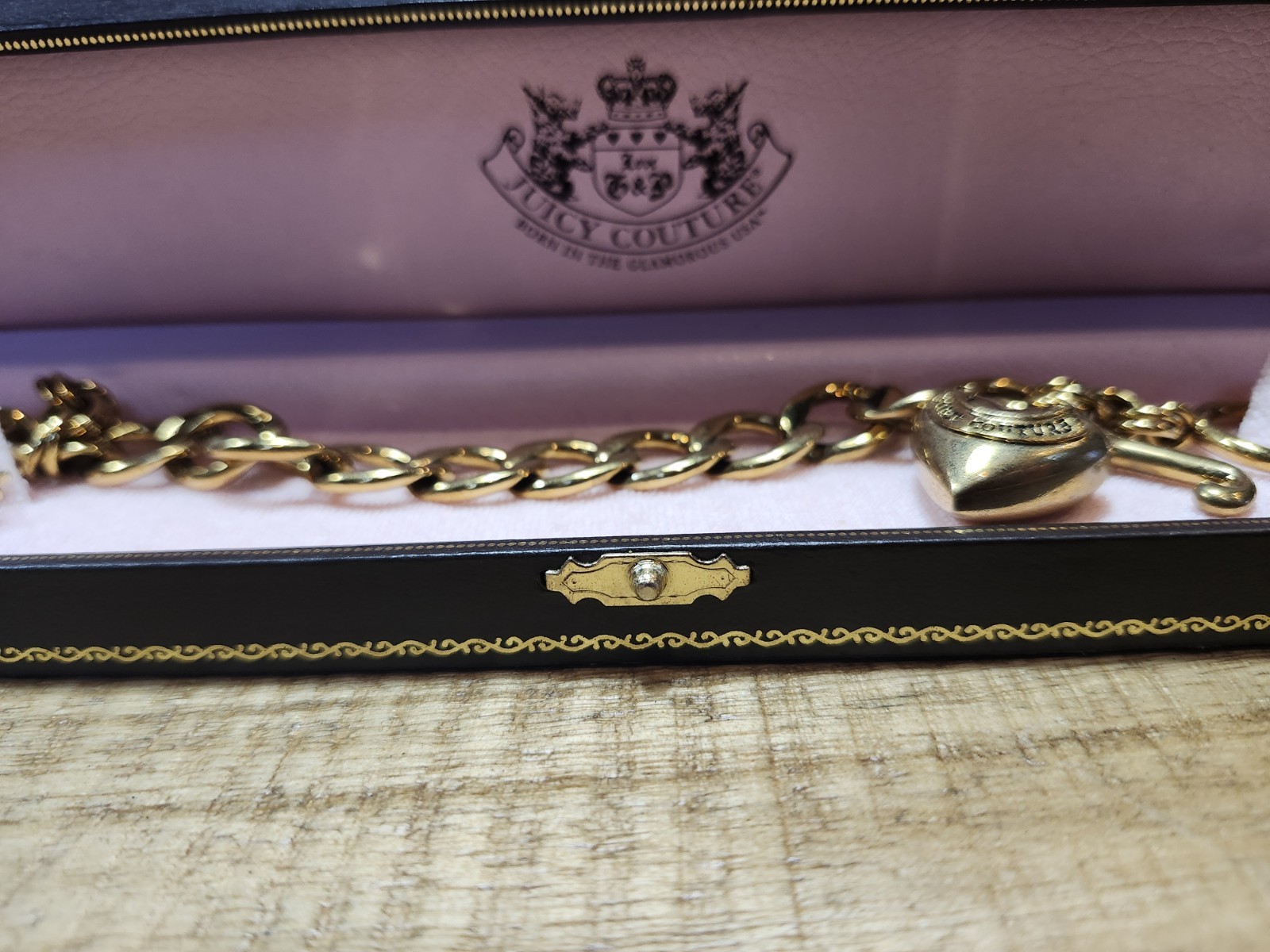 Juicy Couture Limited Edition Signed Gold Curb Link Toggle Heart Charm Bracelet