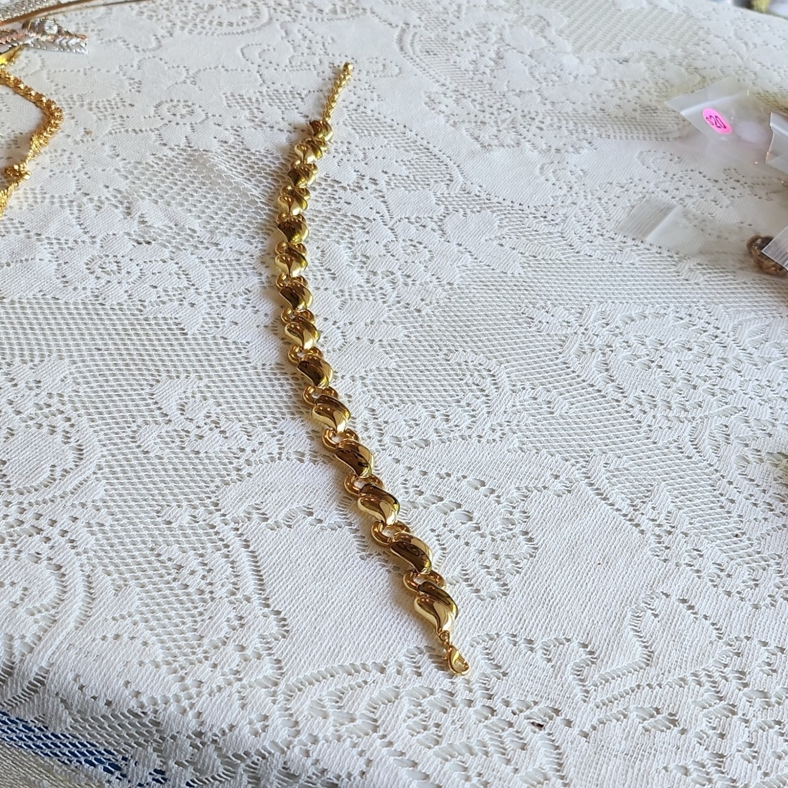 Gold Tone Metal Oval Link Chain Necklace with Lobster Clasp, Adjustable Extender