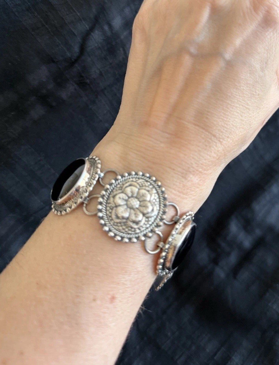 Old Pawn CII Mexico Sterling Silver Flower Concho Link Black Onyx Bracelet 8”