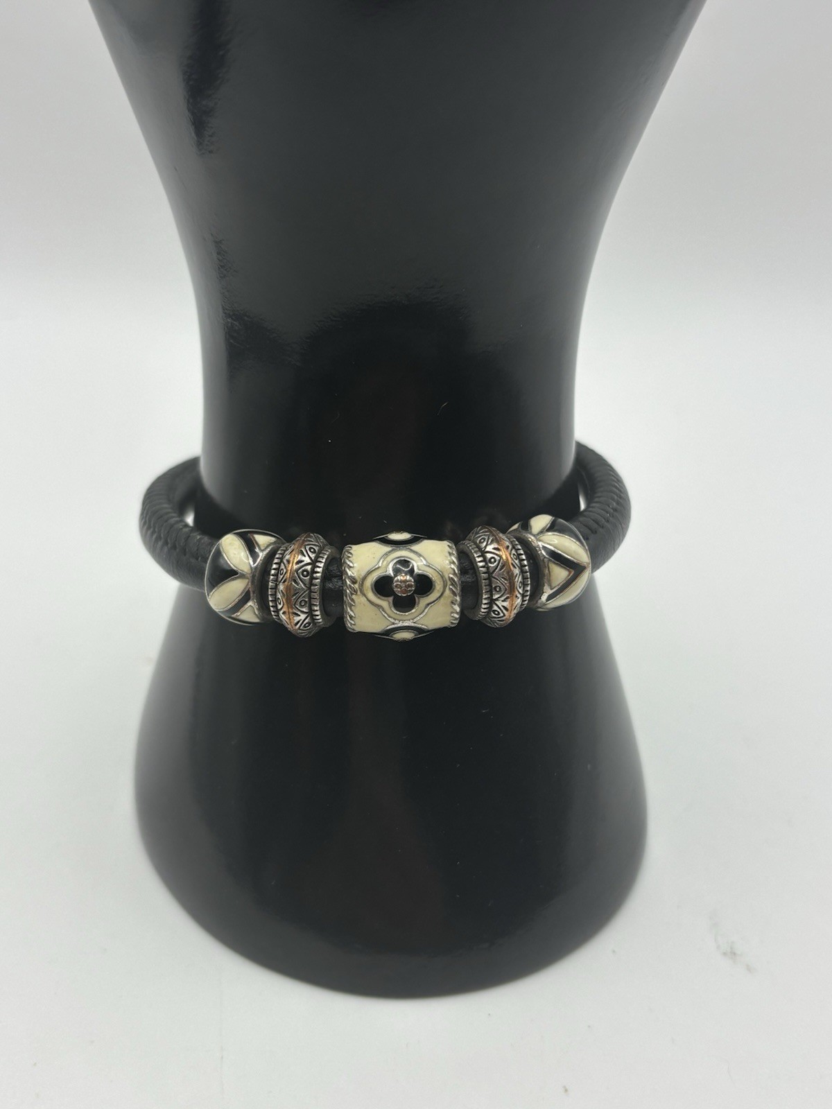 Brighton Woodstock Black Leather Charm Bracelet 6″ Cream Ivory Enamel Clover