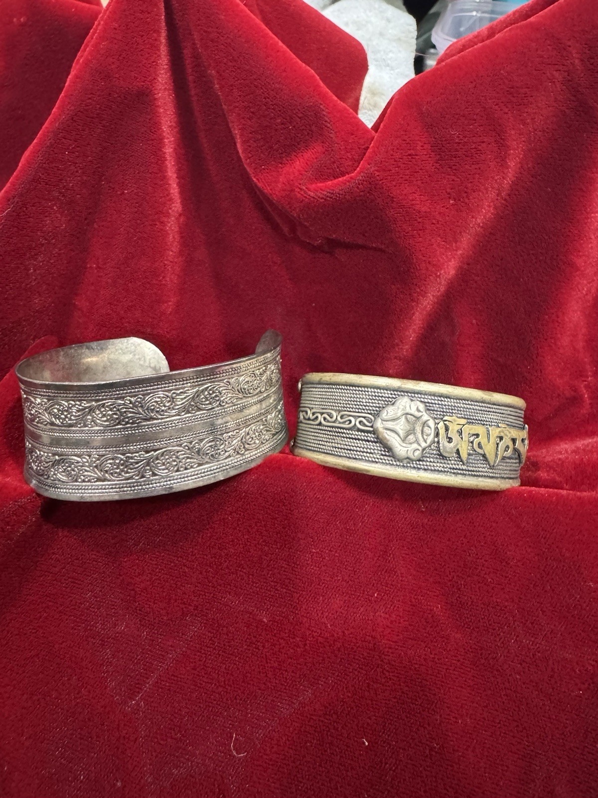 LOT OF 2 ENGRAVED METAL CUFF BRACELETS SILVER TONE GOLD TONE NO STONE