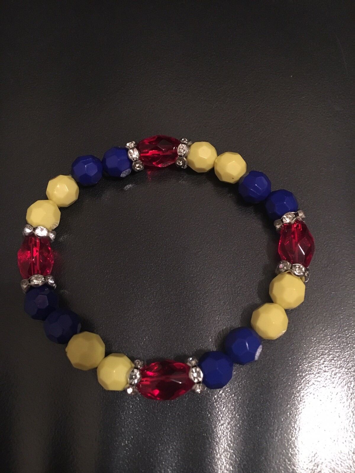 Womens girls Romania/Europe 7” Stretch Beaded Bracelet Red/Yellow/Blue Jewelry