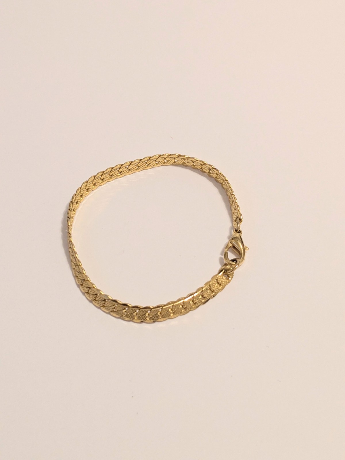Gold Tone Curb Link Chain Textured Bracelet 7.25″. Lobster Clasp. Classic.