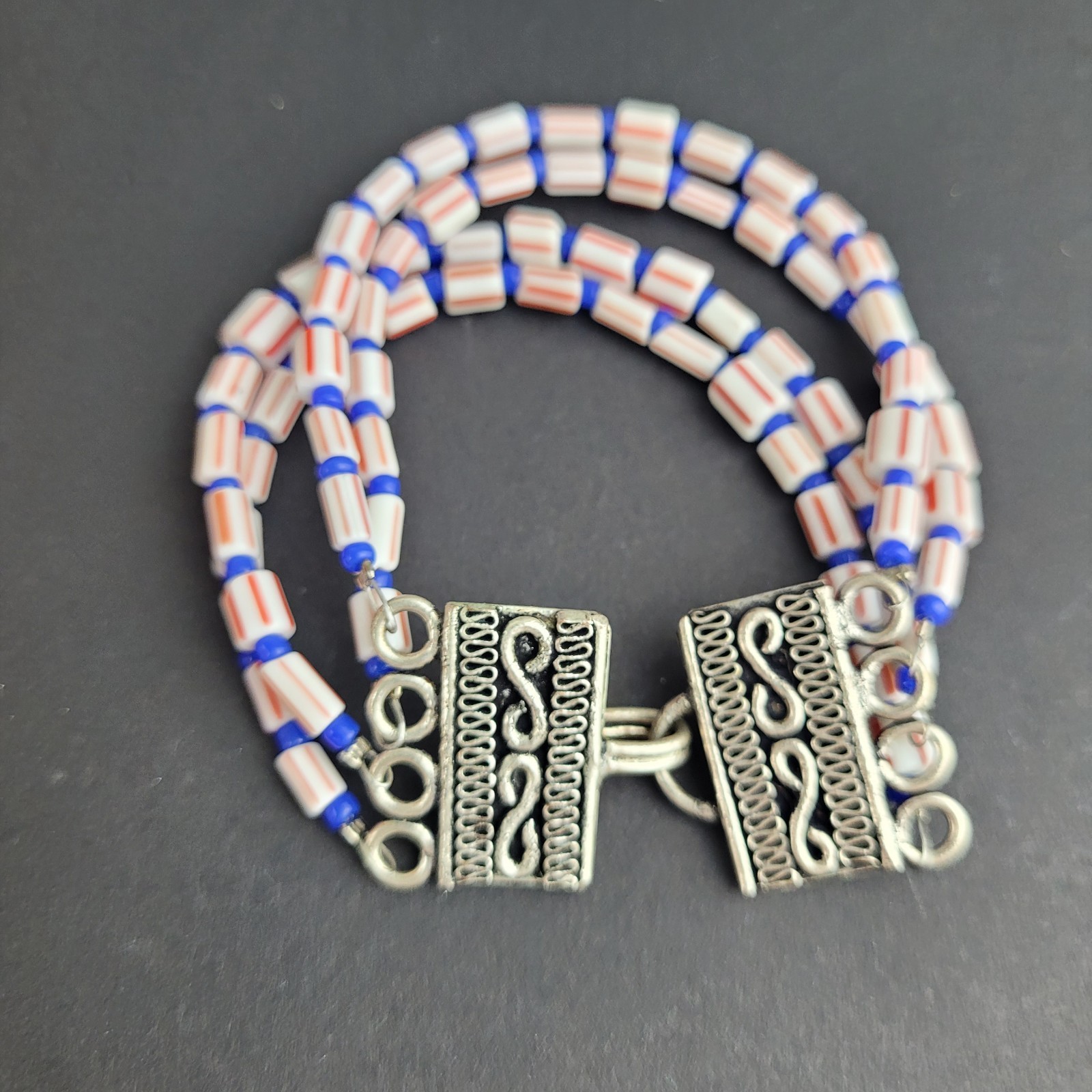 Red White Blue Glass Tube Bead Silver Tone Clasp Bracelet 6″