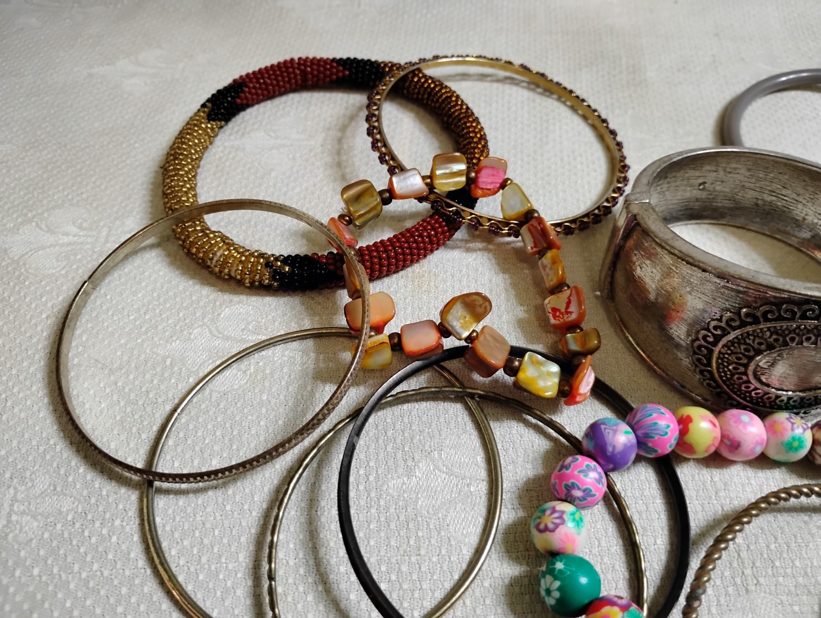 Lot of 16 Multi-Color Mixed Material 2- 2.5″ Diameter Bangle Bracelets