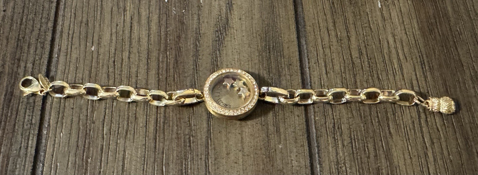 Origami Owl Link Locket Bracelet Gold Tone 7” Includes Plate And 3 Star Charms