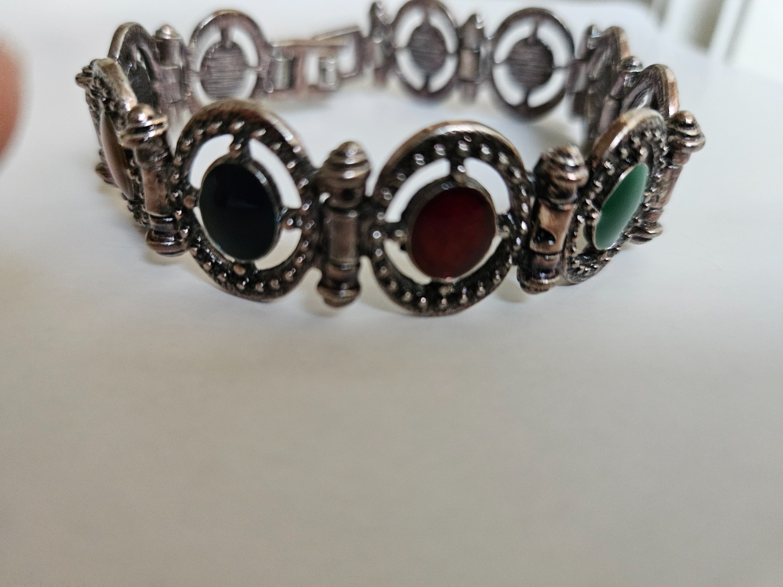 MULTI COLOR ORNATE FAUX GEMSTONE SILVER TONE BRACELET 8″ IN LENGTH 10 GEMS STONE