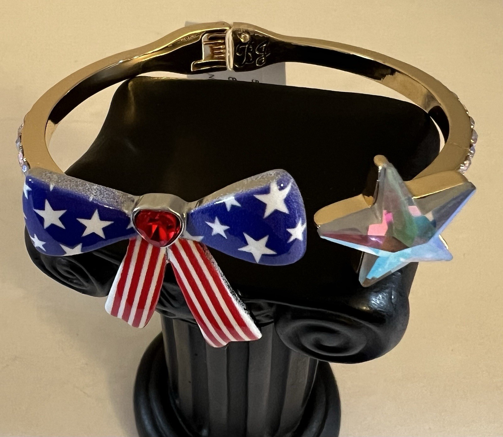 Betsey Johnson Bangle Gold Tone Americana Bow & Star Hing Crystal Accent NWT