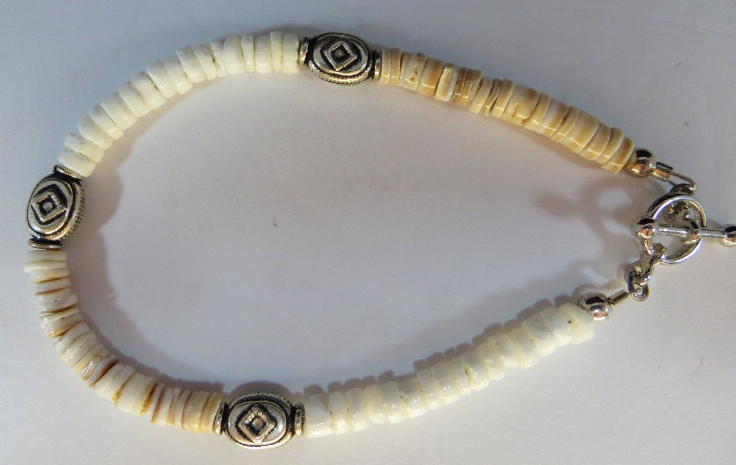 Shell Bracelet, 8 in, Pink Lahuanus Shell, Heishi Beads, Silver-tone beads