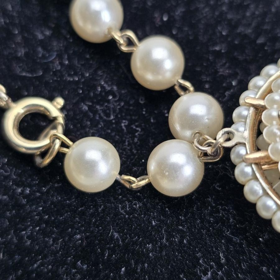 White Pearl Bead Bracelet Gold Tone Medallion Dangle Fashion Jewelry Germany
