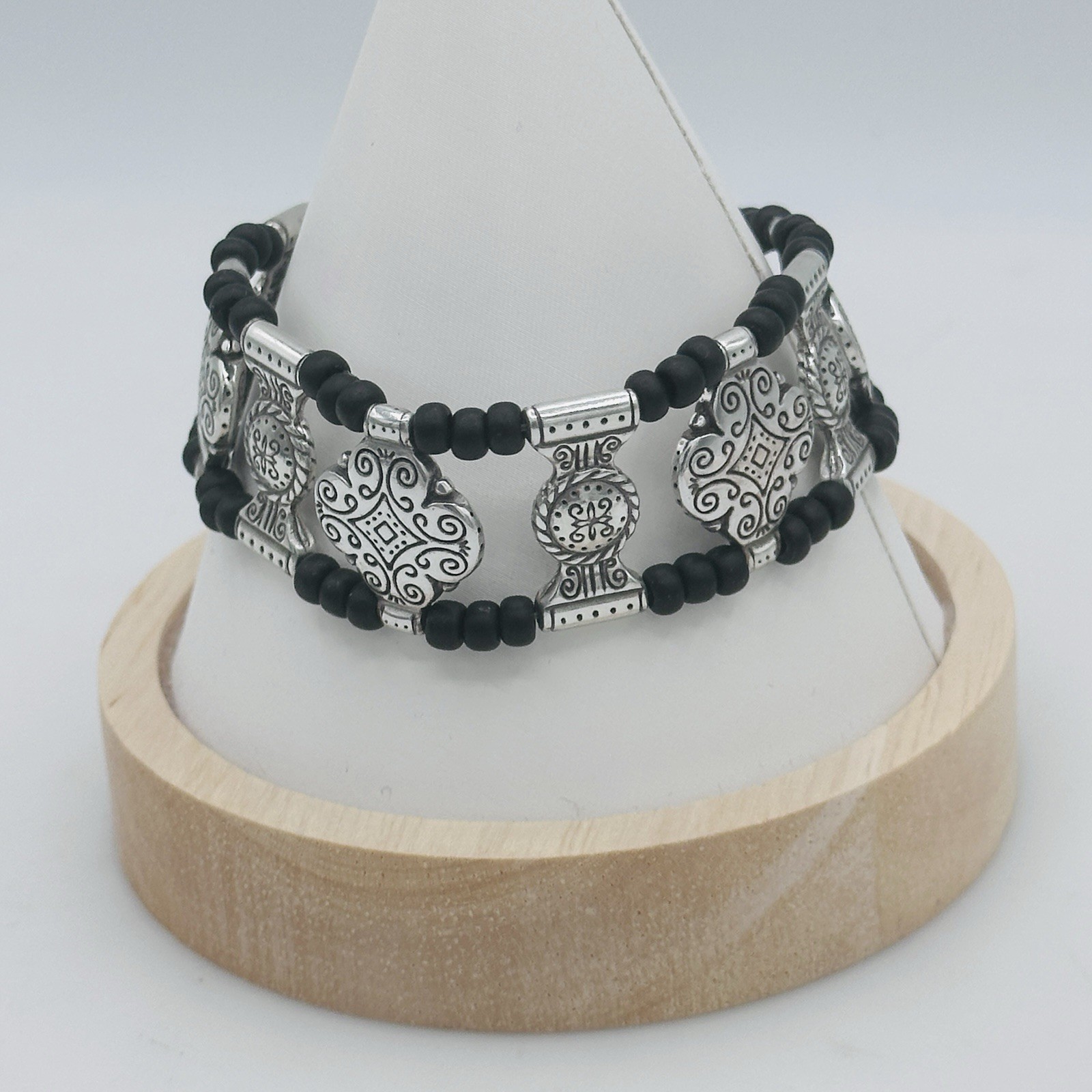 Brighton Southwestern Black Bead Bracelet Silvertone Concho Toggle 7 8 In