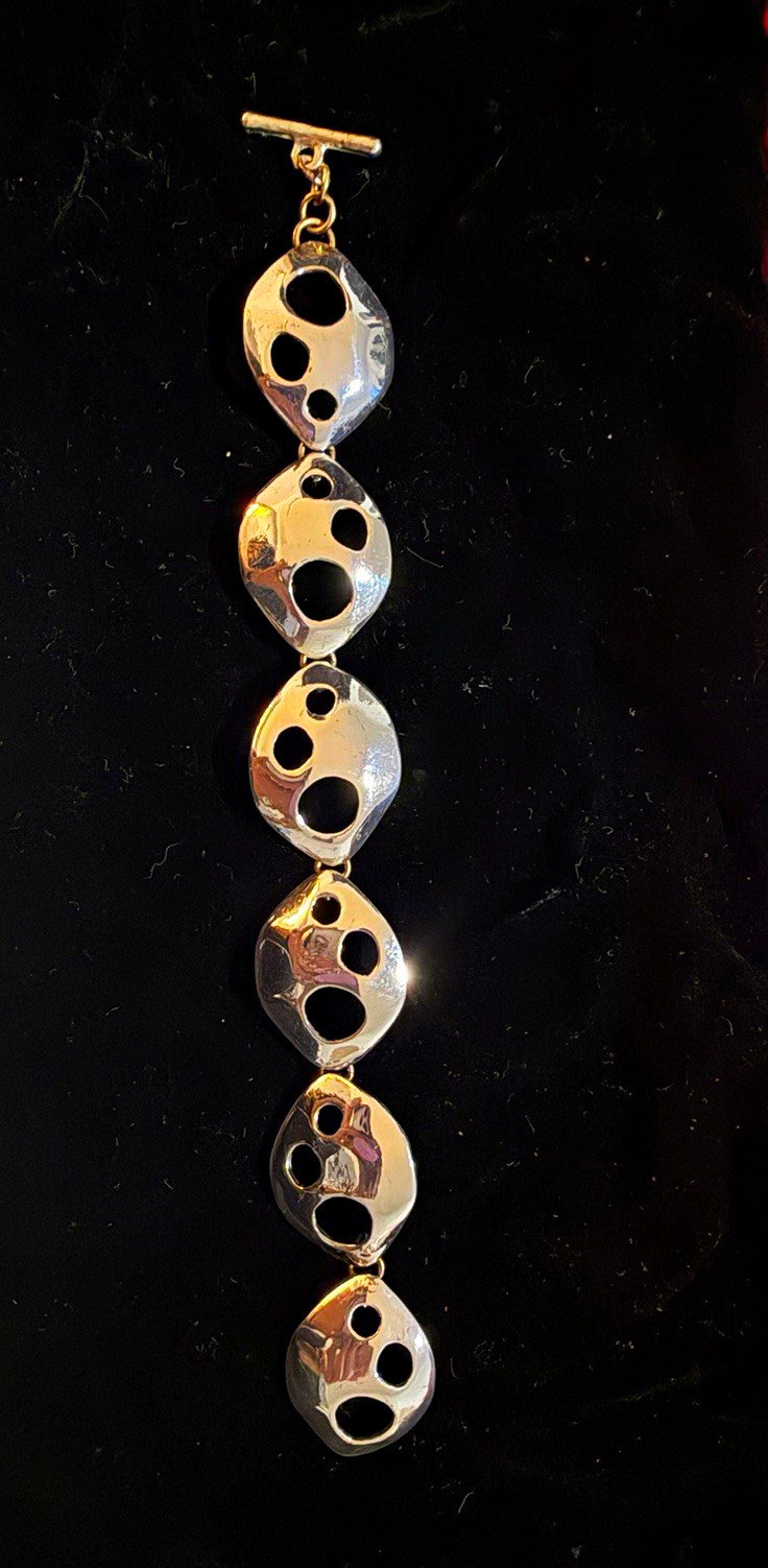 Silver Tone Abstract Cutout Link Bracelet Toggle Closure 7in No Stone