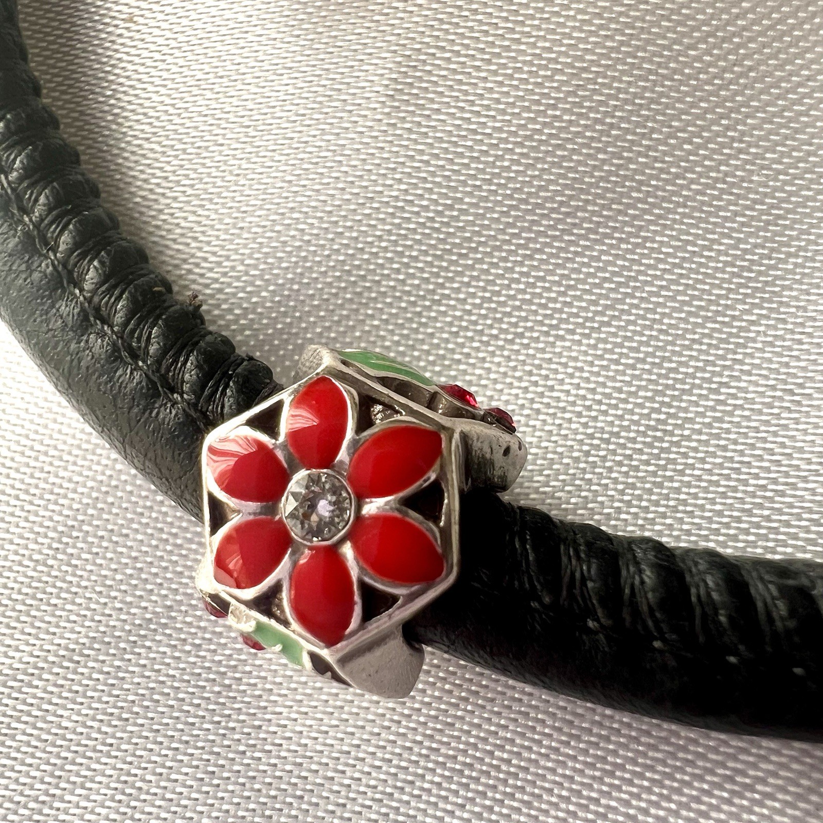NWT Brighton Black Woodstock Leather Bracelet & Holly Flower Christmas Bead Set