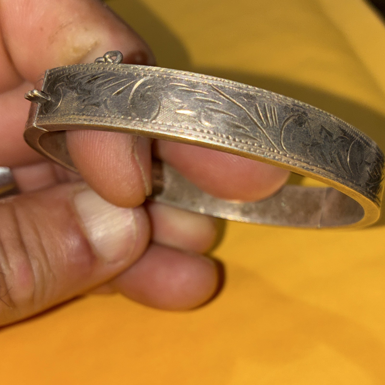 Silver 925 Engraved Floral Hinged Bangle Bracelet Metal No Stone Round