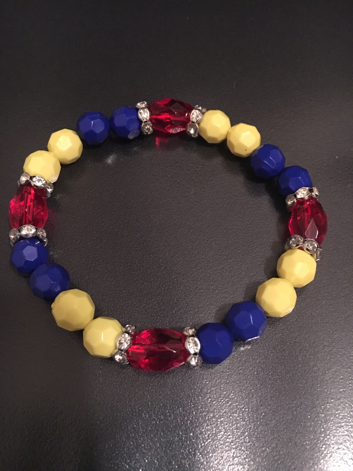 Womens girls Romania/Europe 7” Stretch Beaded Bracelet Red/Yellow/Blue Jewelry