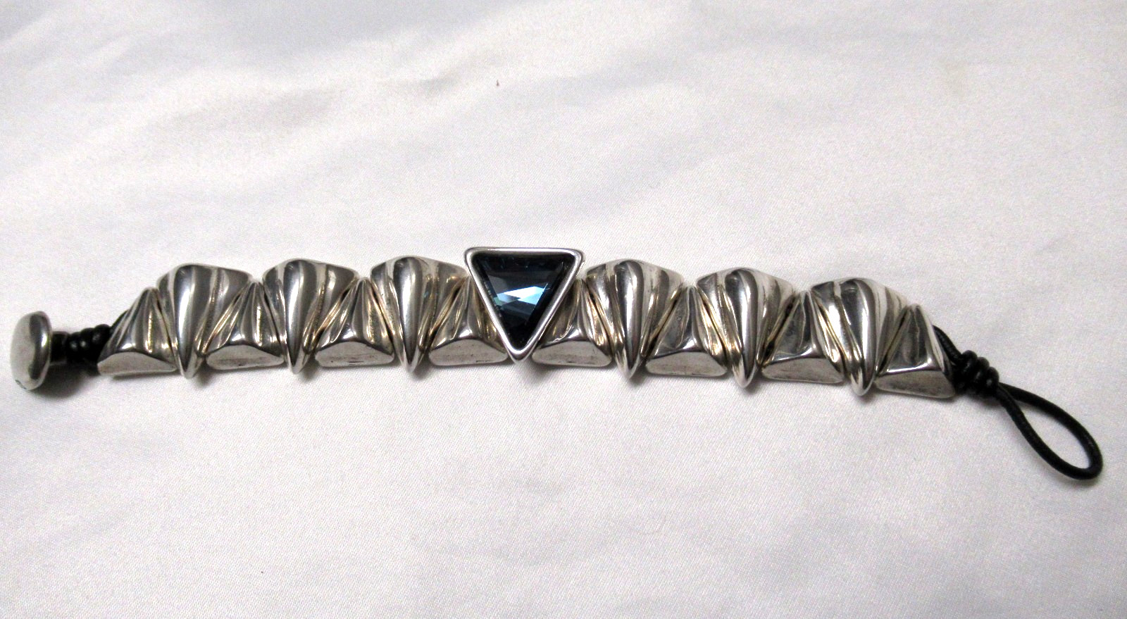 Uno de 50 Bracelet Wenaika sterling plated faceted blue swarovski crystal Spain