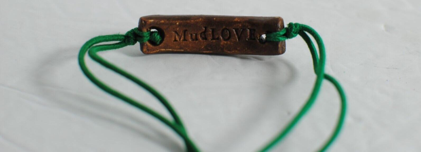 Mud Love Signed Loved Charm Bracelet Green Stretch Adjustable Valentine 5 in