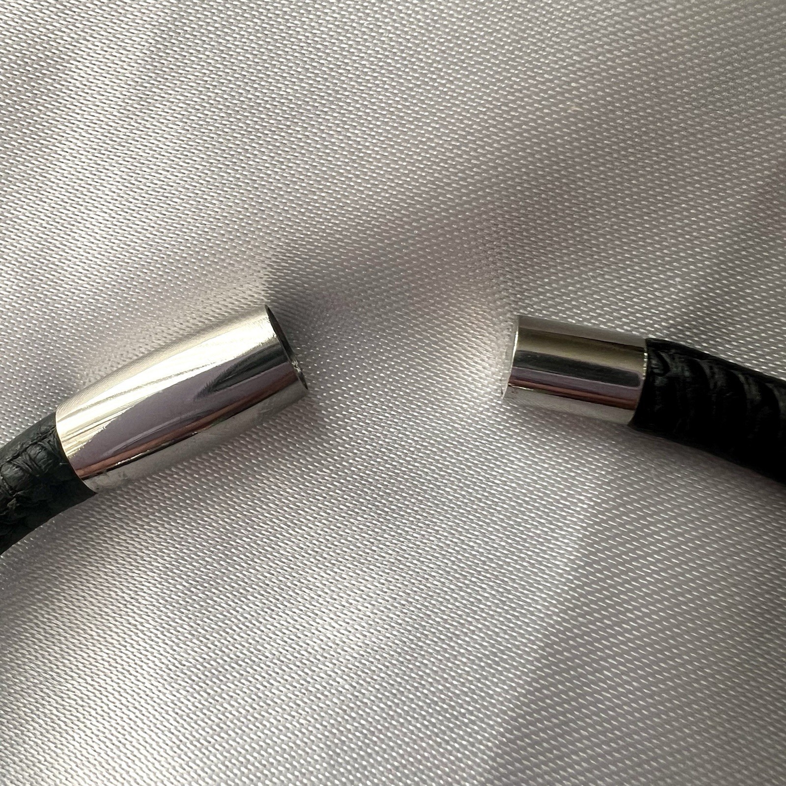 NWT Brighton Black Woodstock Leather Bracelet & Holly Flower Christmas Bead Set