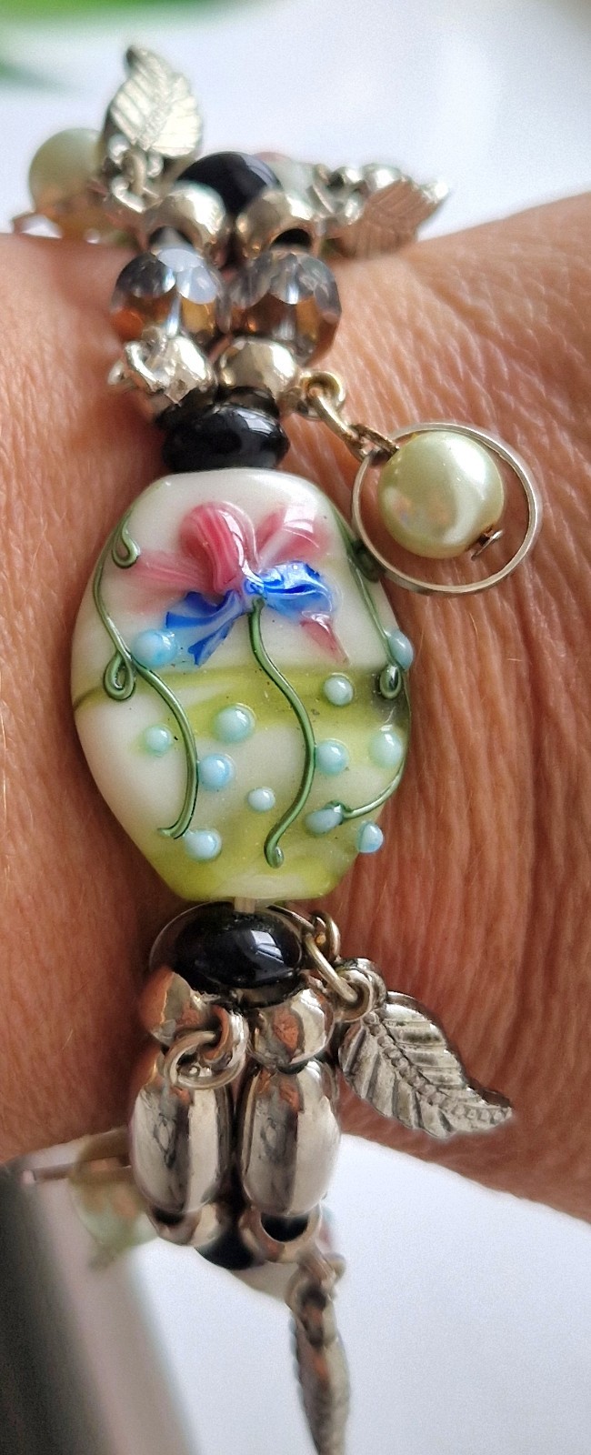 ✨Vintage Artisan Lampwork Glass Charm Bracelet – Floral Design