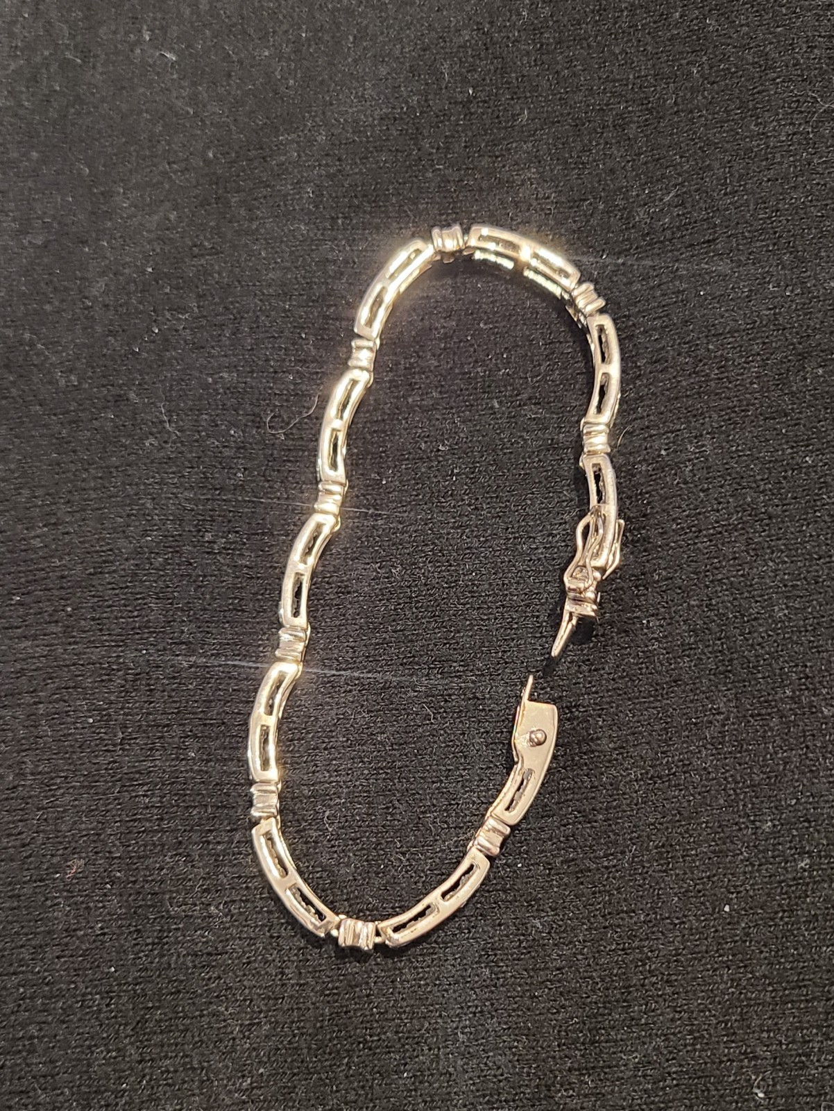 Beautiful Sterling Silver 925 Channel Set Tennis Bracelet 8 Inches NEW