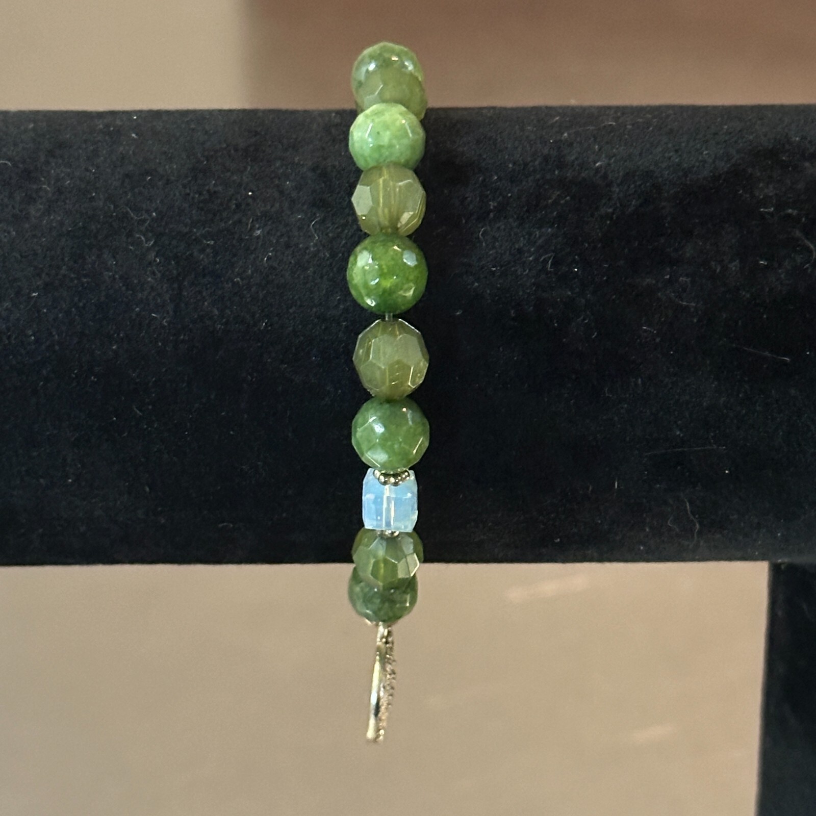 Green Bracelet Stretch Band Mixed Faceted Beads Gemmed Charm 6.5 inch
