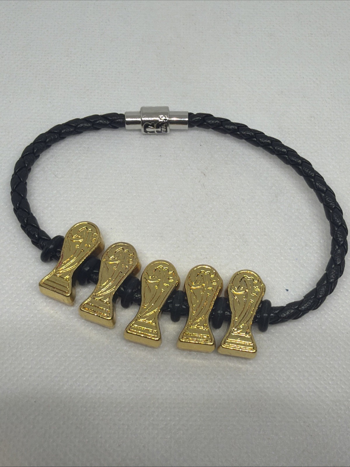 NEW! FIFA WORLD CUP 2026 RARE!! TROPHY CHARMS BLACK/GOLD BRACELET