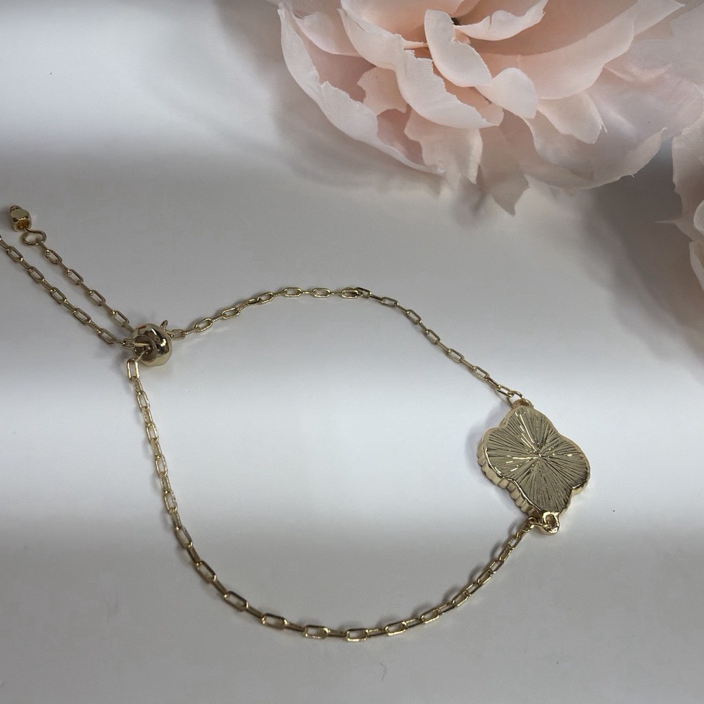 Gold Tone Adjustable Bolo Cable Chain Bracelet w/ Clover MOP Charm Bezel