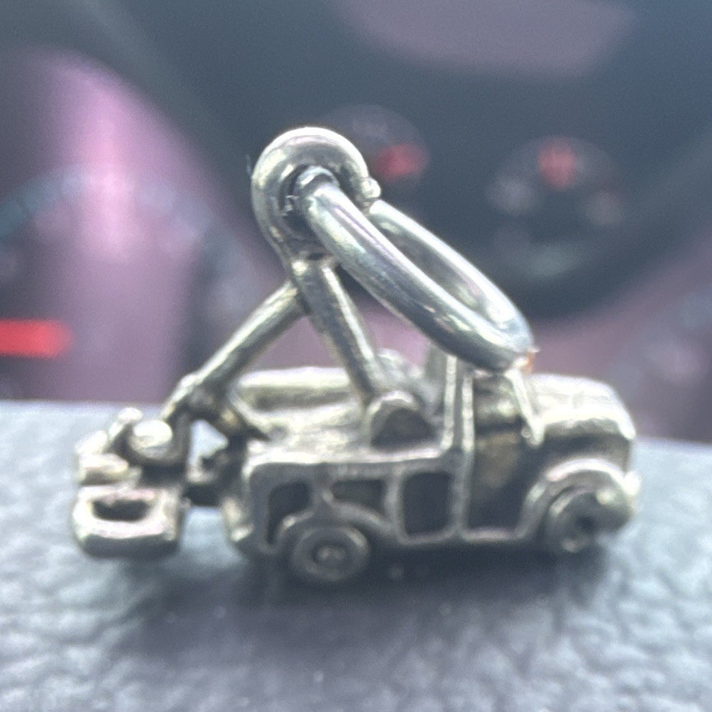 Silver Tone Tow Truck Dangle Charm Pendant w/ Jump Ring, Metal No Stone
