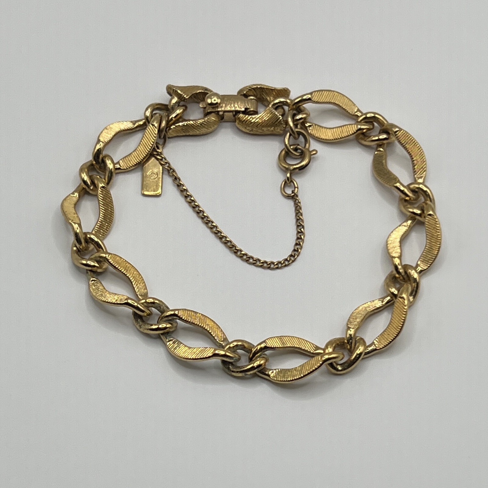 Monet Gold Tone Oval Link Chain Bracelet Snap Closure w/ Safety Chain Signed