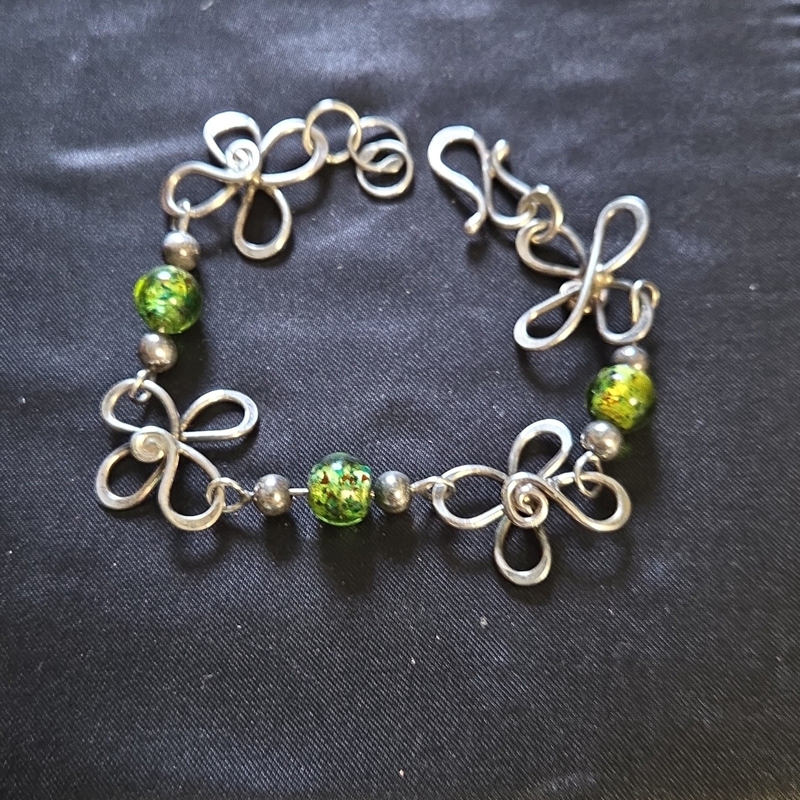 Silver Tone Flower Link Beaded Bracelet 3 Green Round Glass Beads Hook