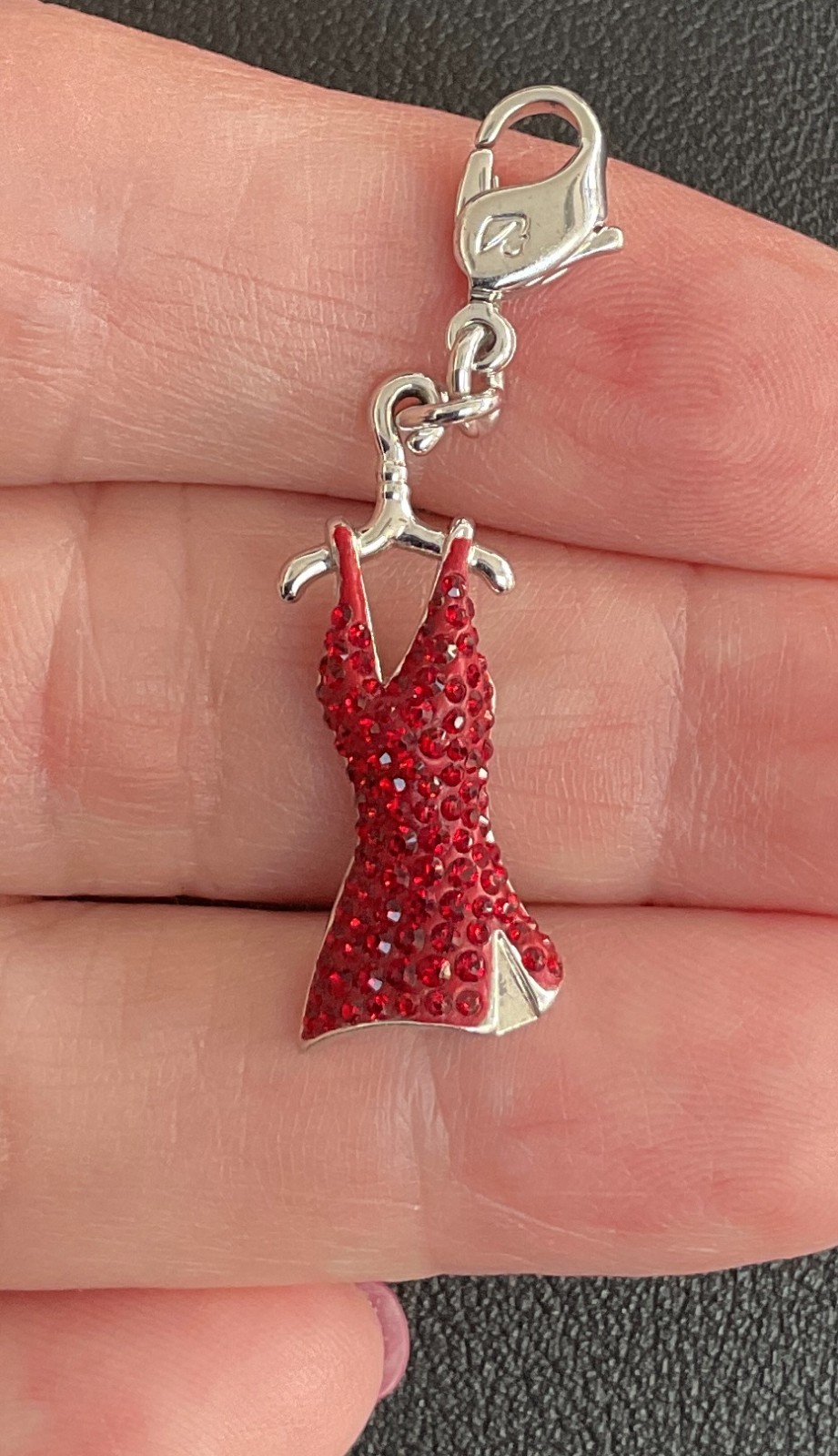 GENUINE Swan Signed SWAROVSKI “Go” Red Dress Charm – #957027