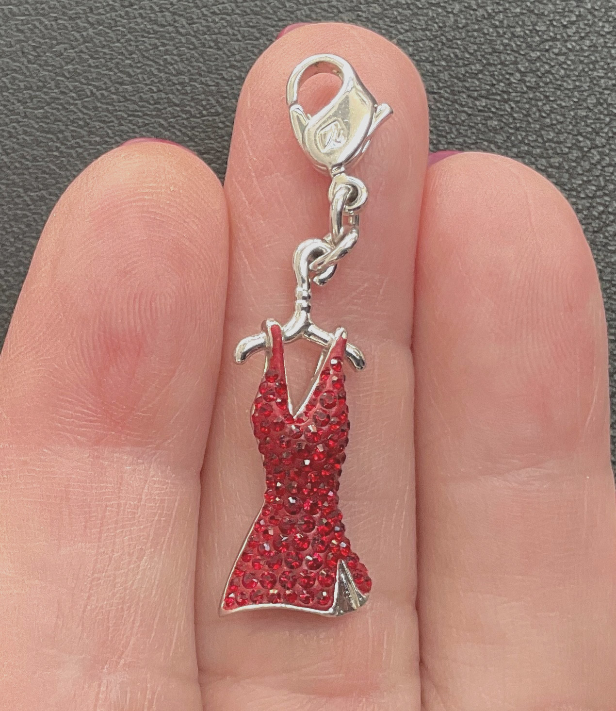 GENUINE Swan Signed SWAROVSKI “Go” Red Dress Charm – #957027