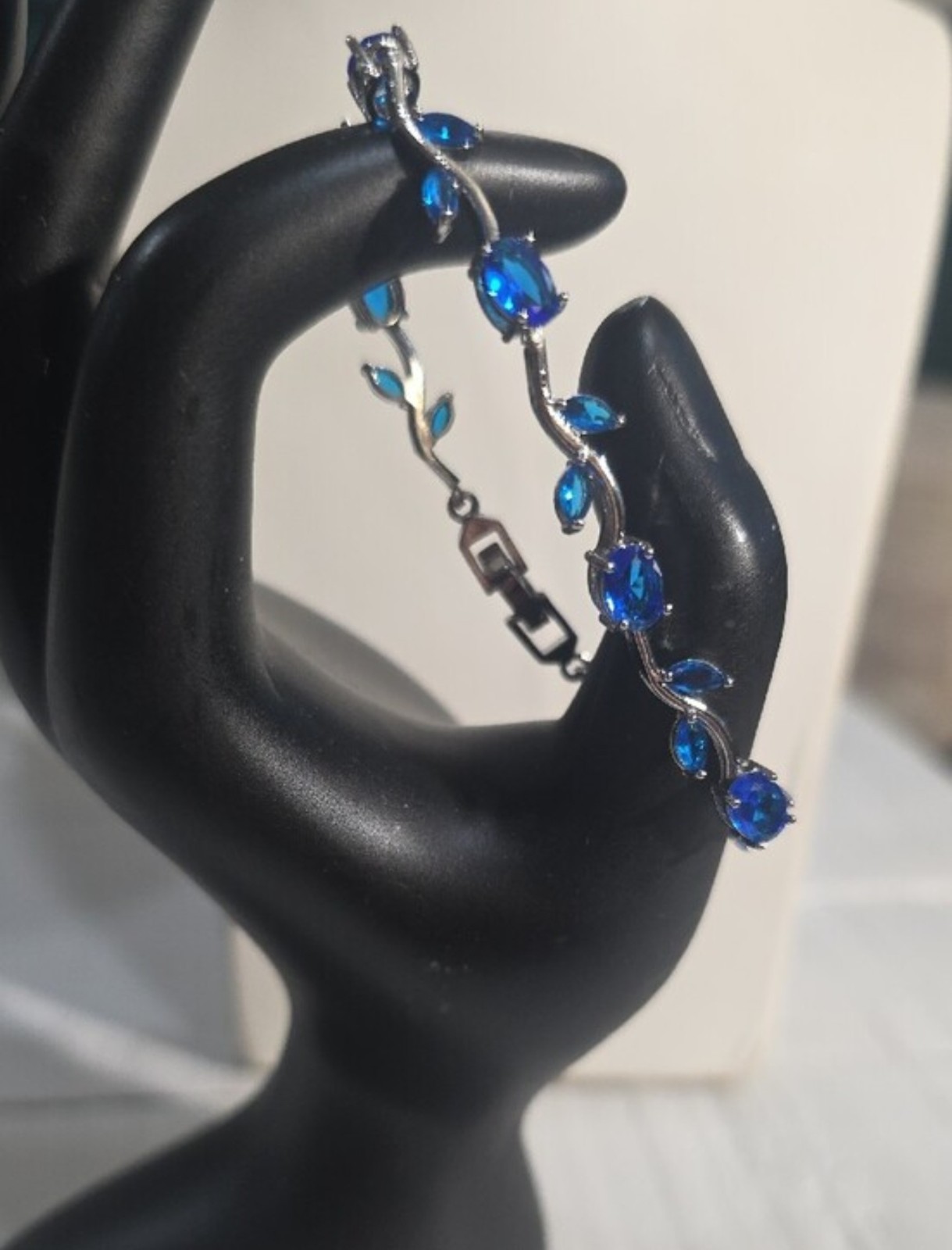 18k Silver Plated Vine Link Chain Bracelet w/ Blue Round Crystal Stones, Lobster