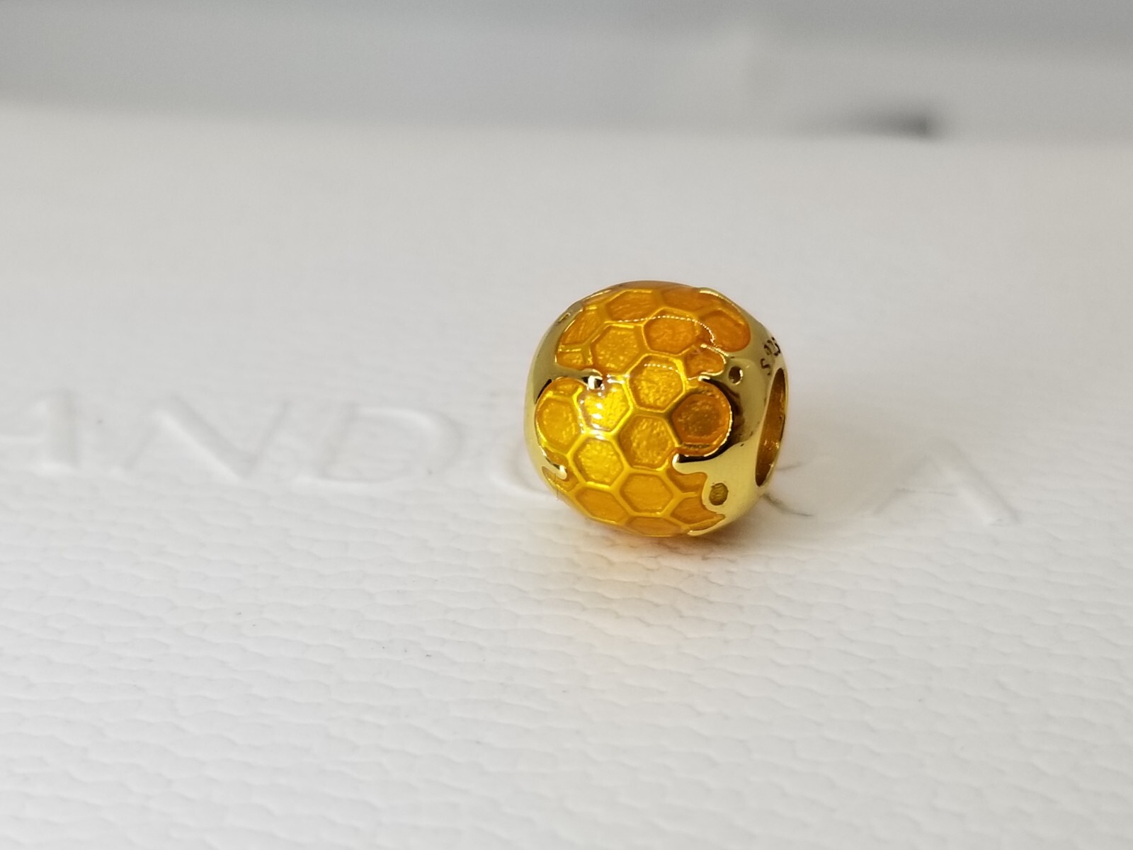 Authentic Pandora moments Shine Plated Silver Golden Honey Charm