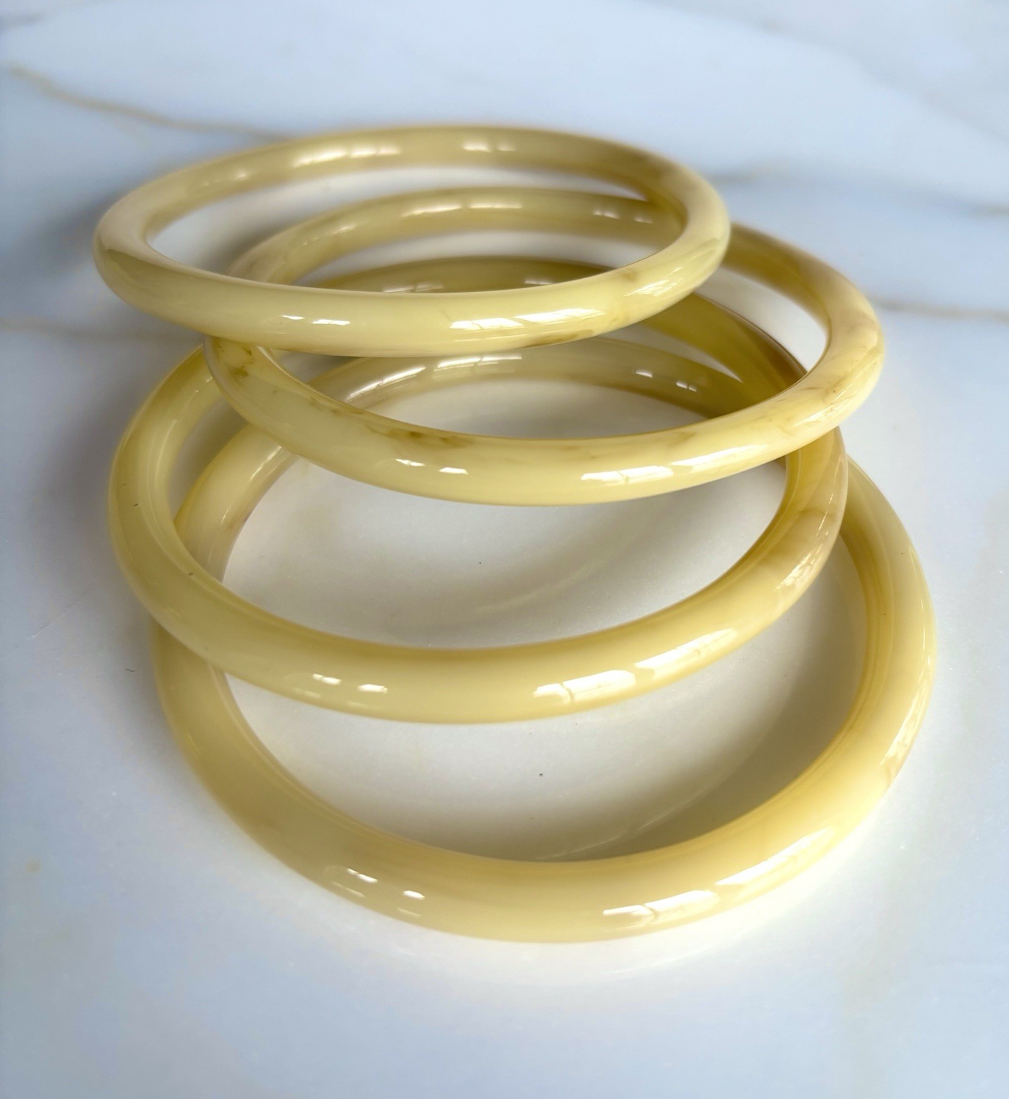 ANGELIQUE DE PARIS SET OF 4 FRENCH IVORY RESIN “GEM” BANGLE BRACELETS NWT