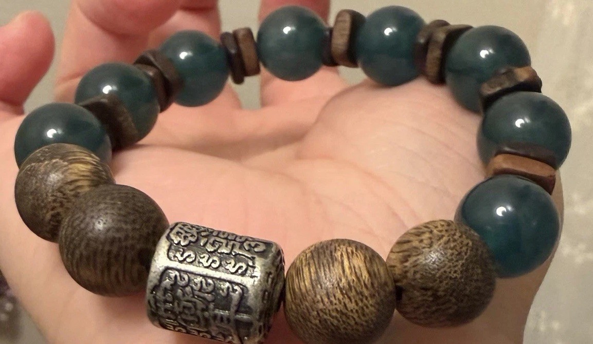 Jade bracelet with agarwood 15.5cm-16mm