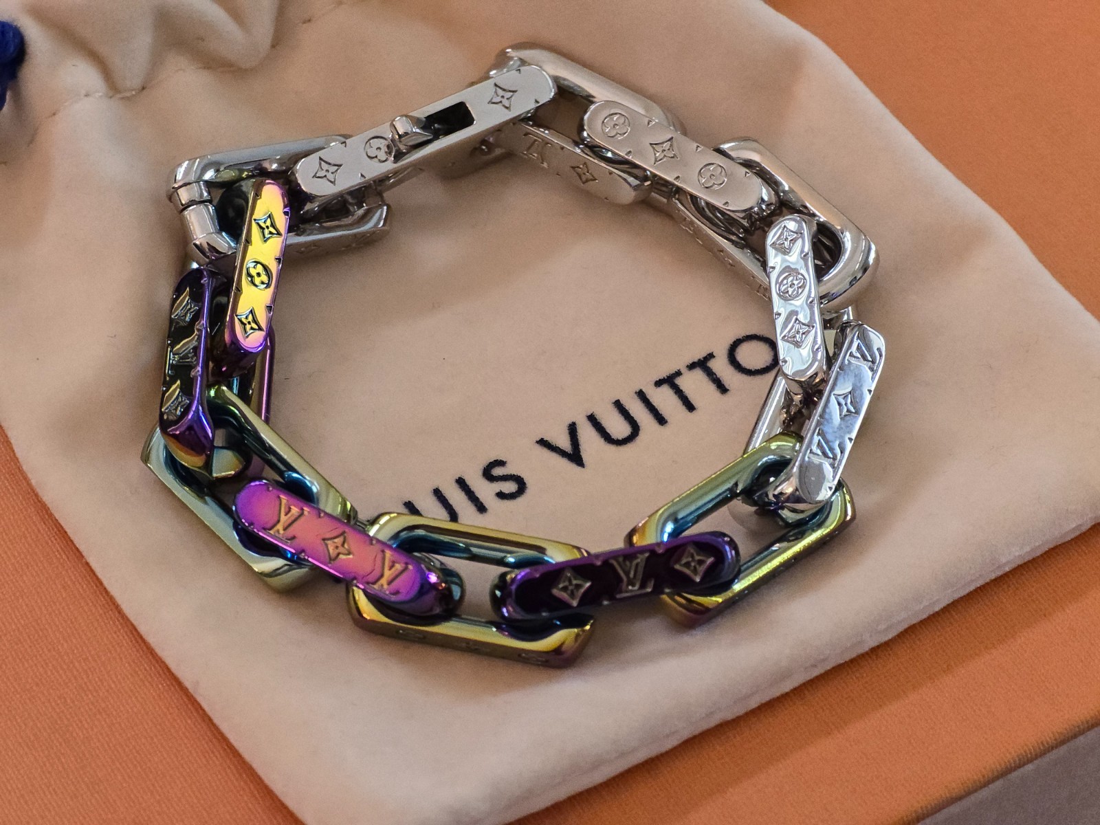 LOUIS VUITTON MONOGRAM CUBA CHAIN RAINBOW BRACELET M69467 UNISEX – SIZE M – NEW!