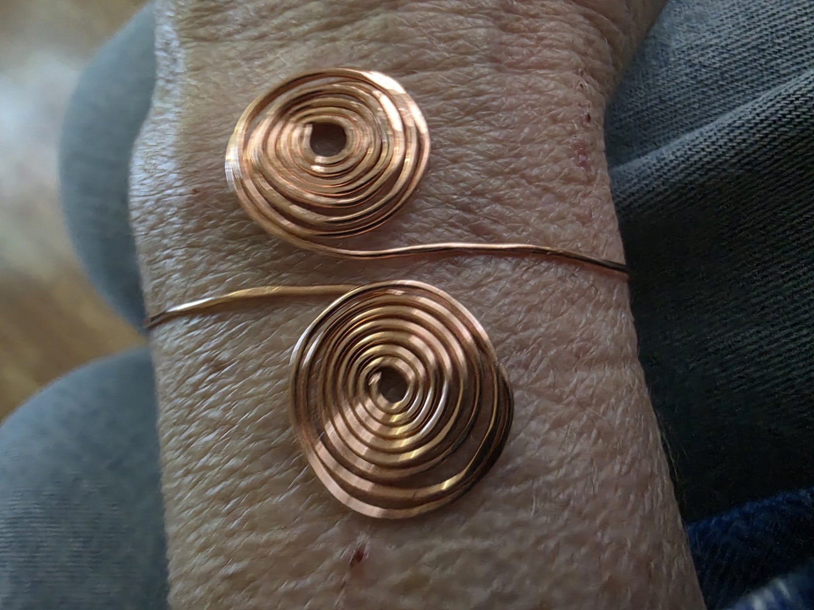 HEALING USA 99.9 COPPER Spiral Cuff – Hammered Copper Bracelet Adjustable