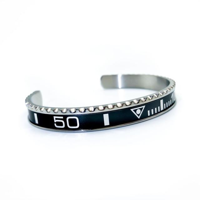 Men and Women Stainless Steel Personality Bracelets Digital Speedometer Bracelet