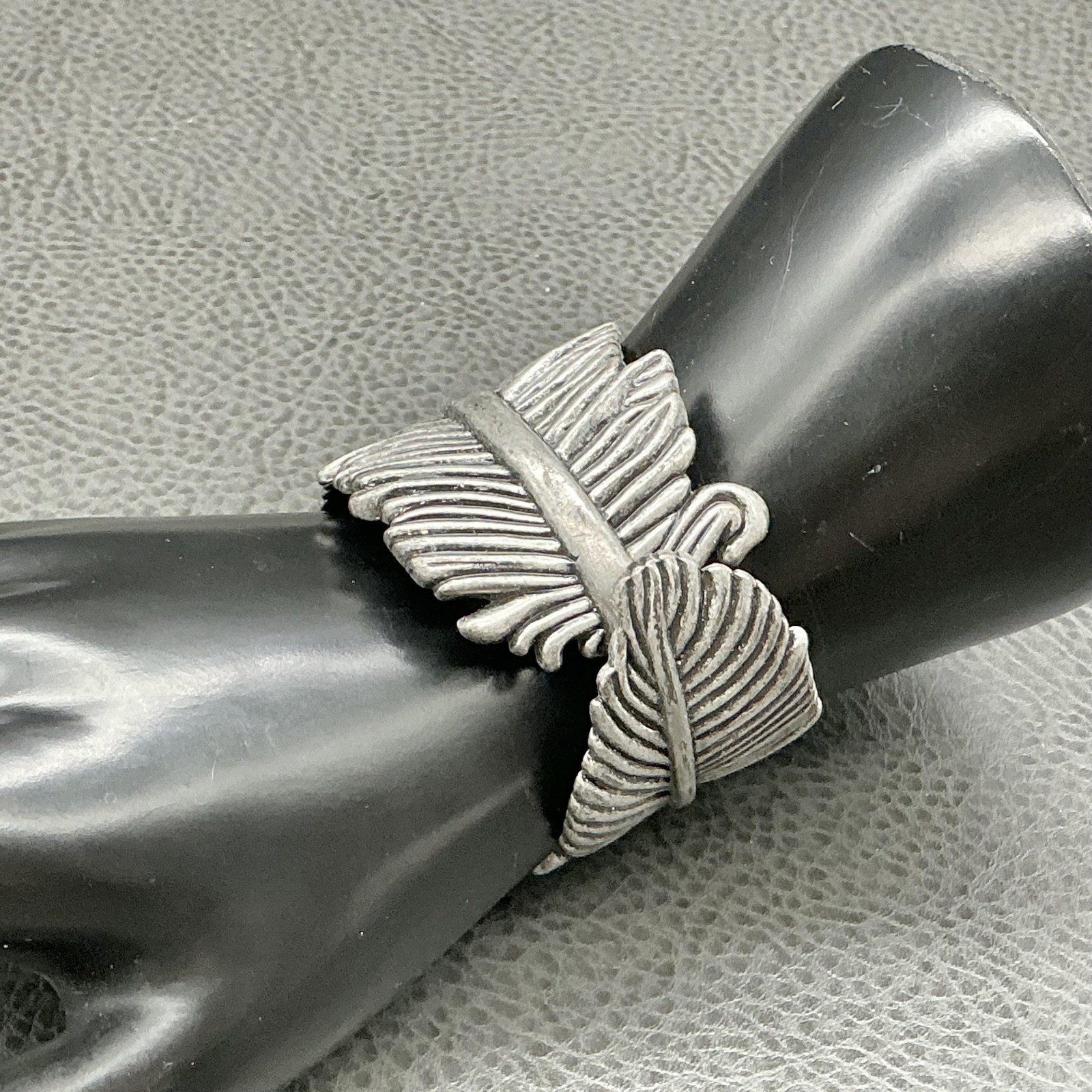 Bracelet Silver Tone Feather Leaf Wide Cuff Womens 7 In Nature Snap Jewelry