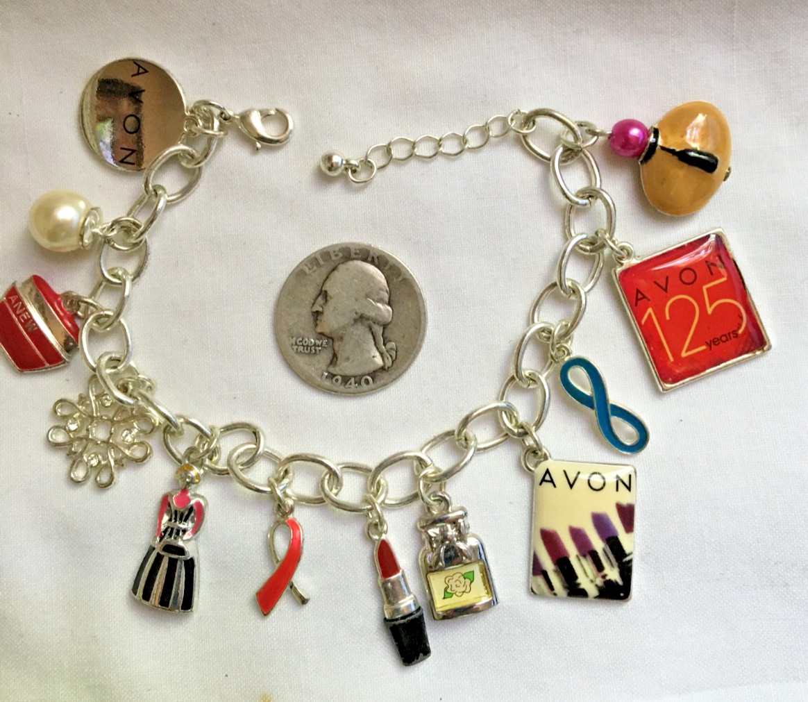 AVON REP BRACELET- 12 CHARMS 7.5″ Silvertone & Enamel – Very Nice