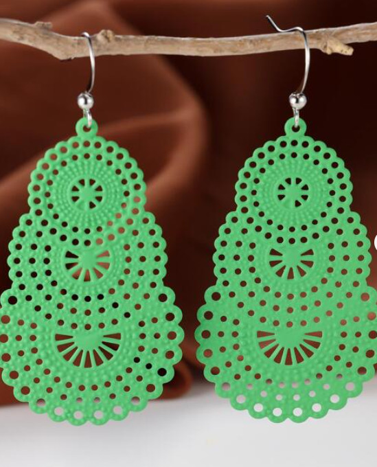 **CLEARANCE** Beautiful Metal alloy earrings – Dainty – stunning colors