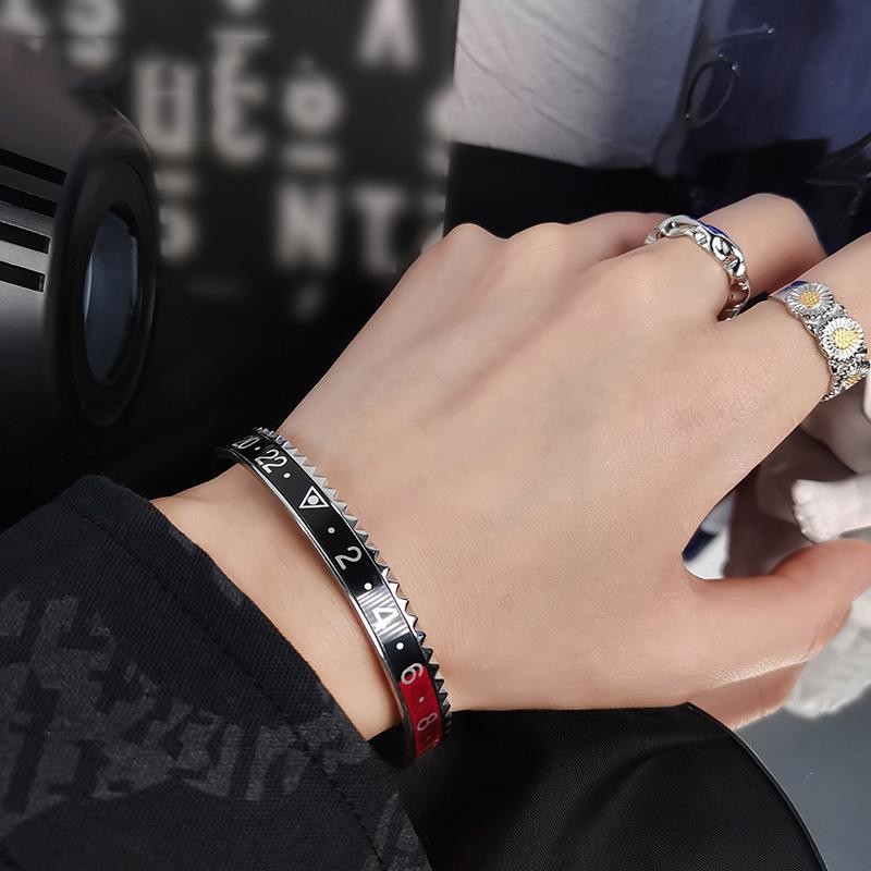 Men and Women Stainless Steel Personality Bracelets Digital Speedometer Bracelet