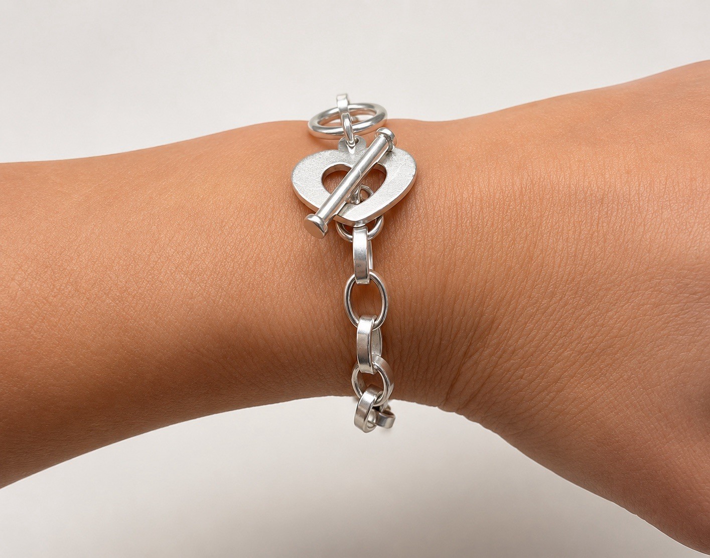SiLPADA 925 Sterling Silver Heart Cut Out Oval Link Rolo Toggle Bracelet