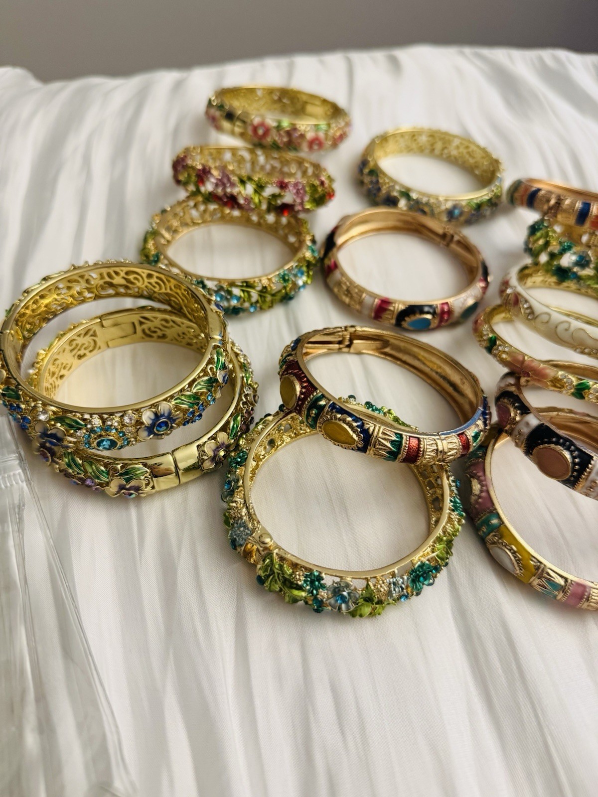 20 pcs Vintage Assortment Bangle Bracelets Brand New