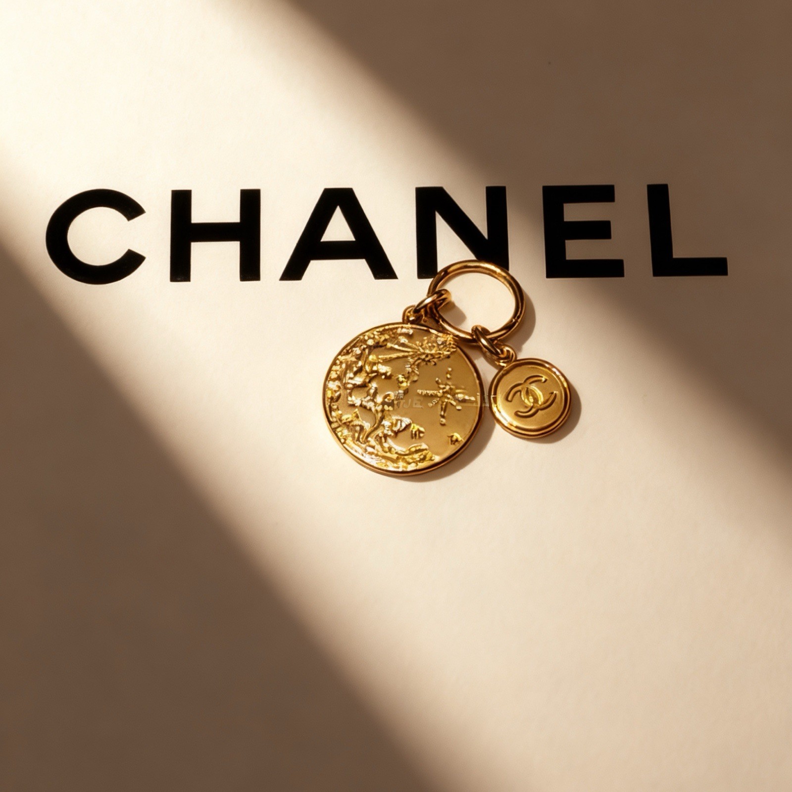 Rare (1) CHANEL Beauty 2023 VIP Gift “Moon” Gold Novelty Charm Pendant Christmas