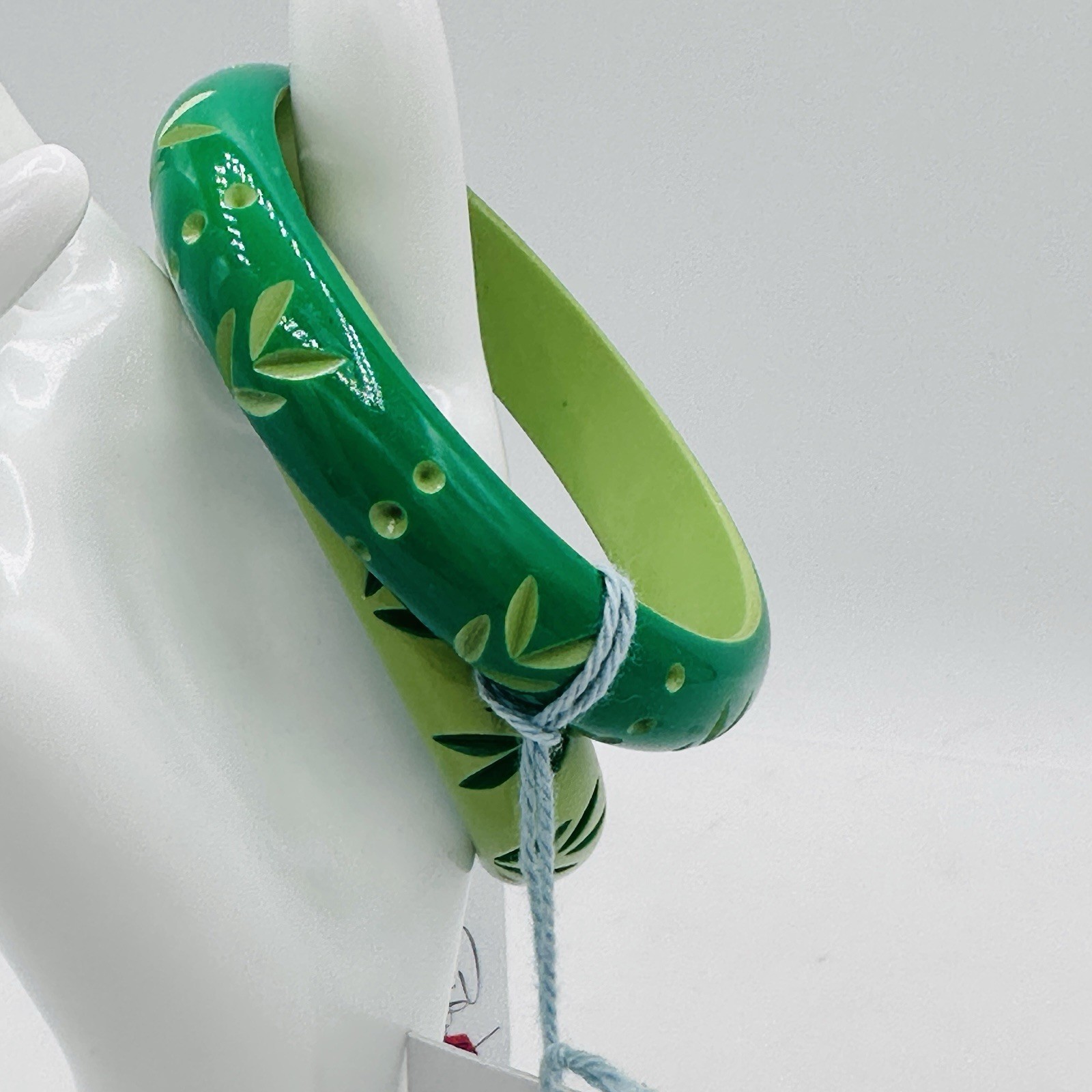Splendette Green Leaf Carved Bangles Retro Spring Summer Resin Pair Duchess 3”