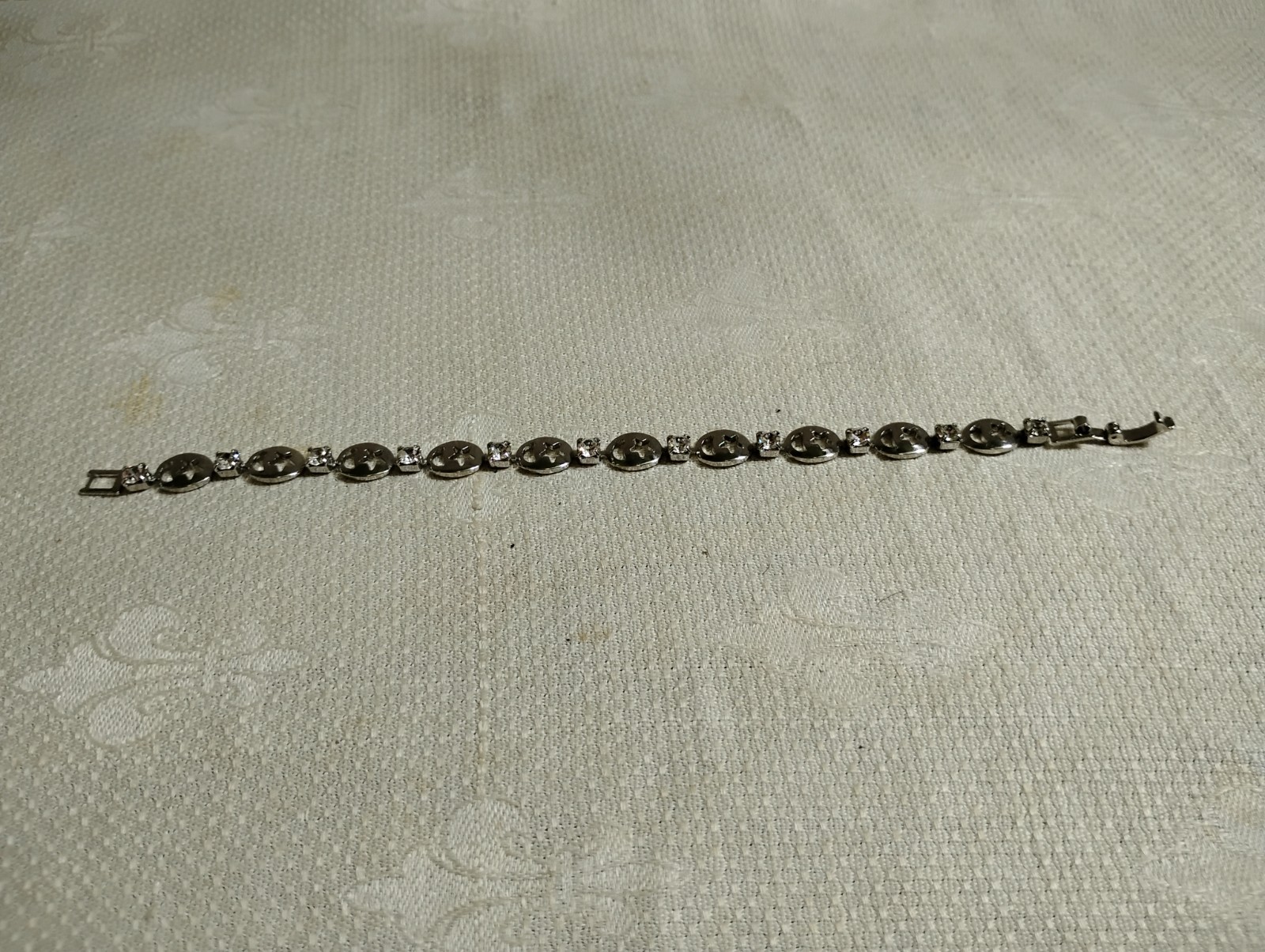ST Metal Clear Crystal Inset Star & Crescent Moon Pierced Oval Link 6.5″Bracelet