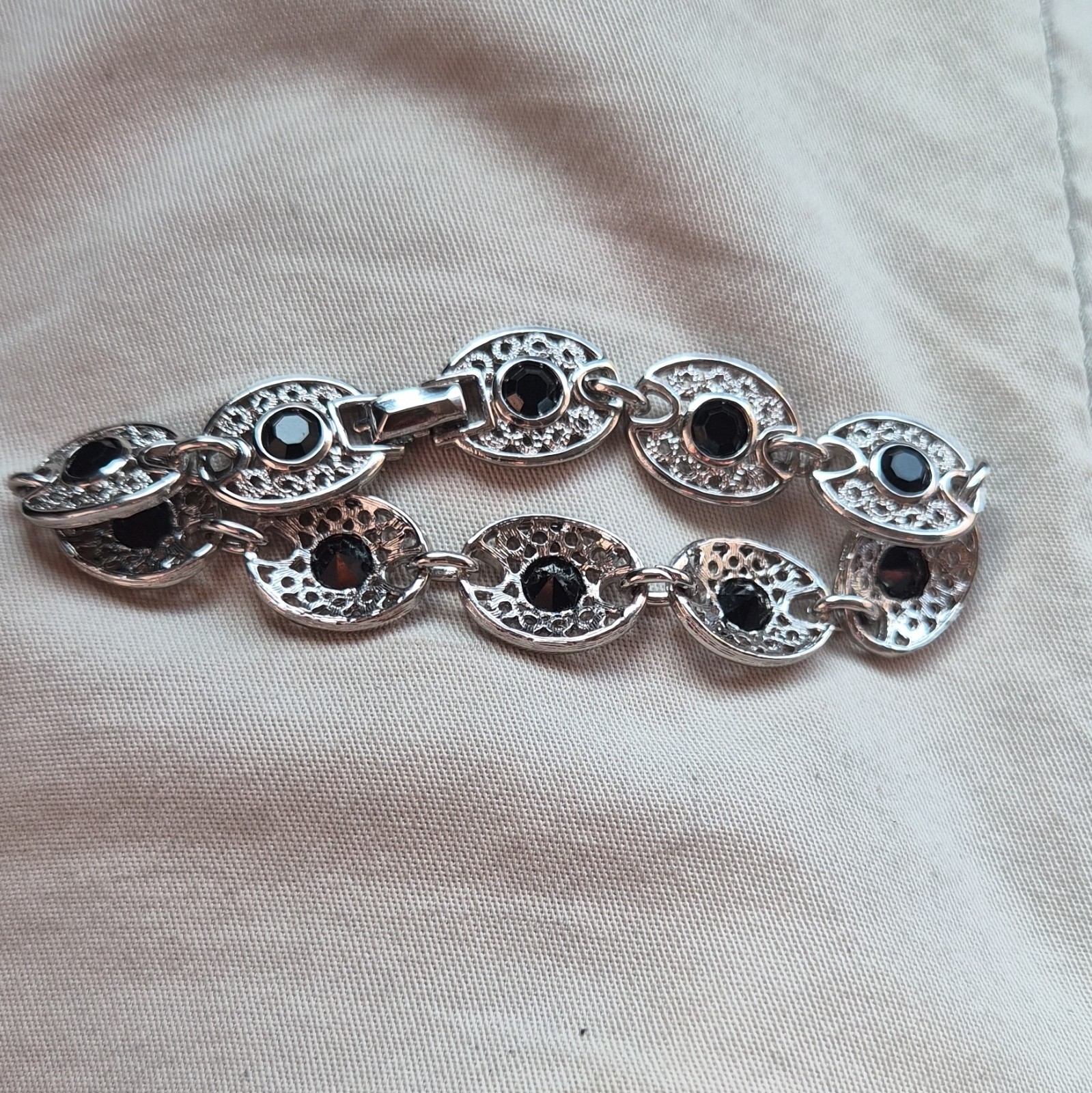 Simmons Signed Silver Tone Link Chain Bracelet Black Round Stones Box Clasp